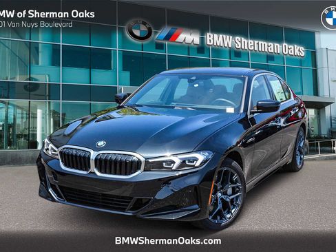 New 2025 BMW 330i xDrive Sedan w/ Convenience Package image 1
