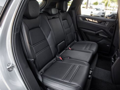 Certified 2025 Porsche Cayenne GTS AWD/4WD image 43