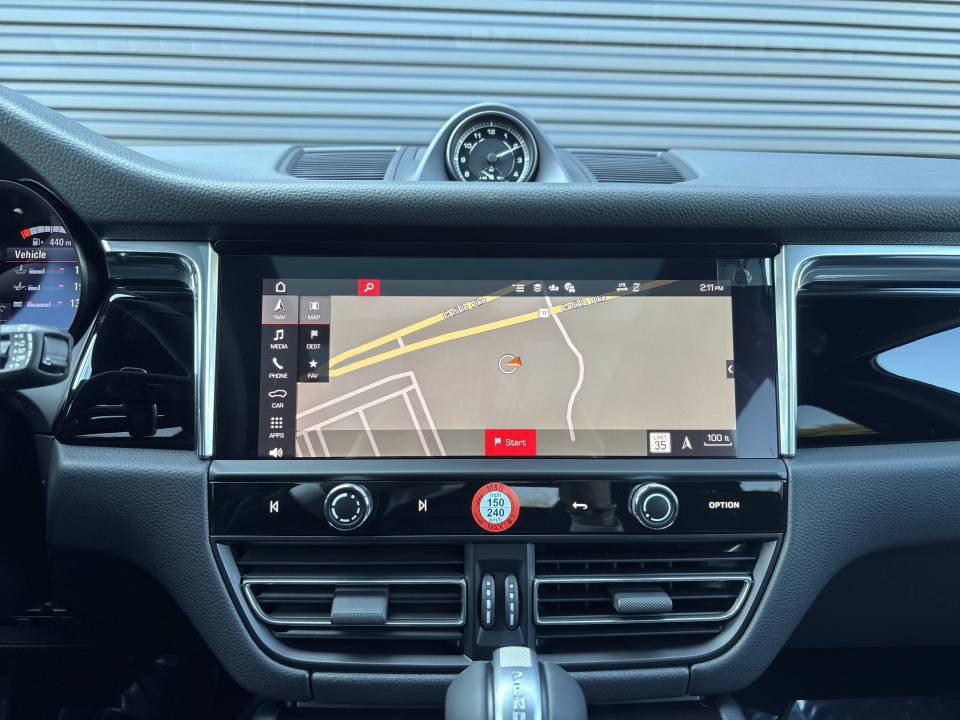 Certified 2026 Porsche Macan AWD/4WD image 20