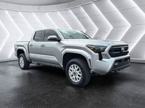 Certified 2025 Toyota Tacoma SR5 image 1