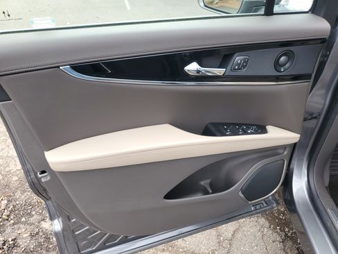 Certified 2022 Lincoln Nautilus Reserve w/ Equipment Group 201A image 10