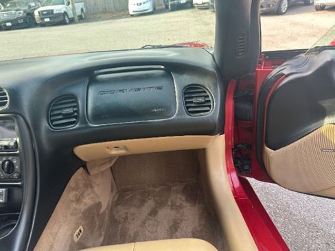 Used 1998 Chevrolet Corvette Convertible w/ Performance Handling Pkg image 28