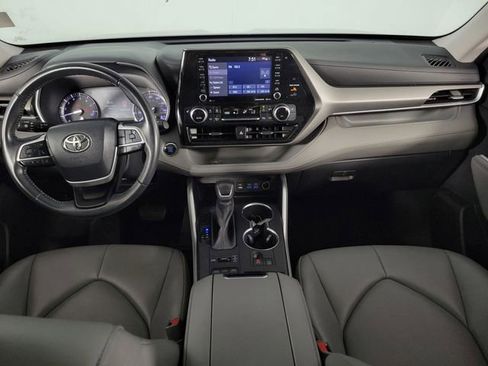 Used 2022 Toyota Highlander XLE image 28
