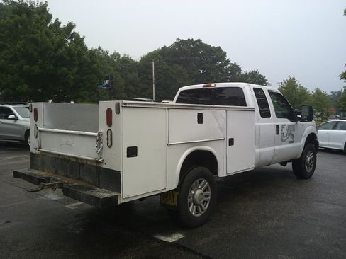 Used 2011 Ford F250 XL w/ Snow Plow Prep Pkg AWD/4WD image 5