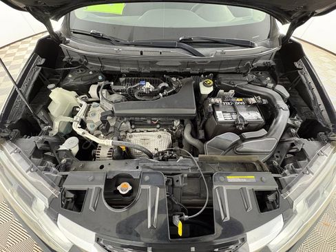 Used 2019 Nissan Rogue SV w/ Premium Package image 32