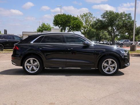 Used 2022 Audi Q8 Premium image 5