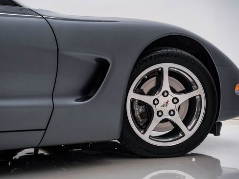 Used 2003 Chevrolet Corvette Coupe w/ Preferred Equipment Group RWD image 15