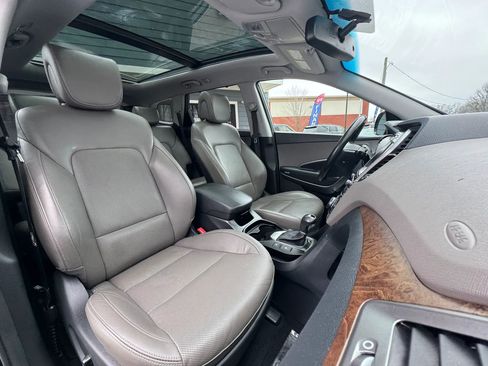 Used 2017 Hyundai Santa Fe AWD image 28