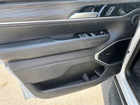 Used 2024 Jeep Wagoneer Series II image 10