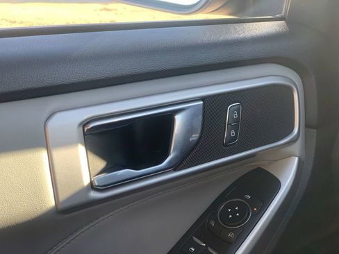 Used 2022 Ford Explorer XLT w/ Equipment Group 202A image 23