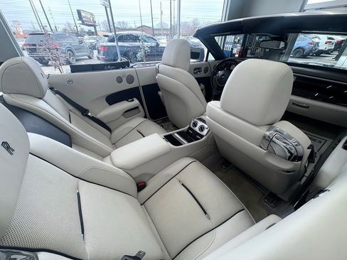 Used 2016 Rolls-Royce Dawn image 19