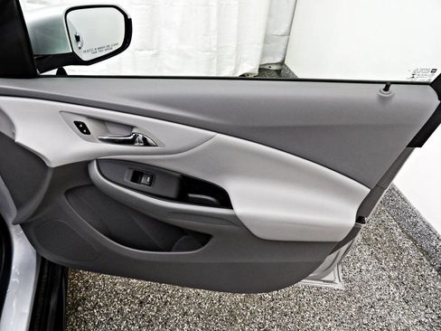 Used 2018 Chevrolet Volt LT w/ Comfort Package image 11