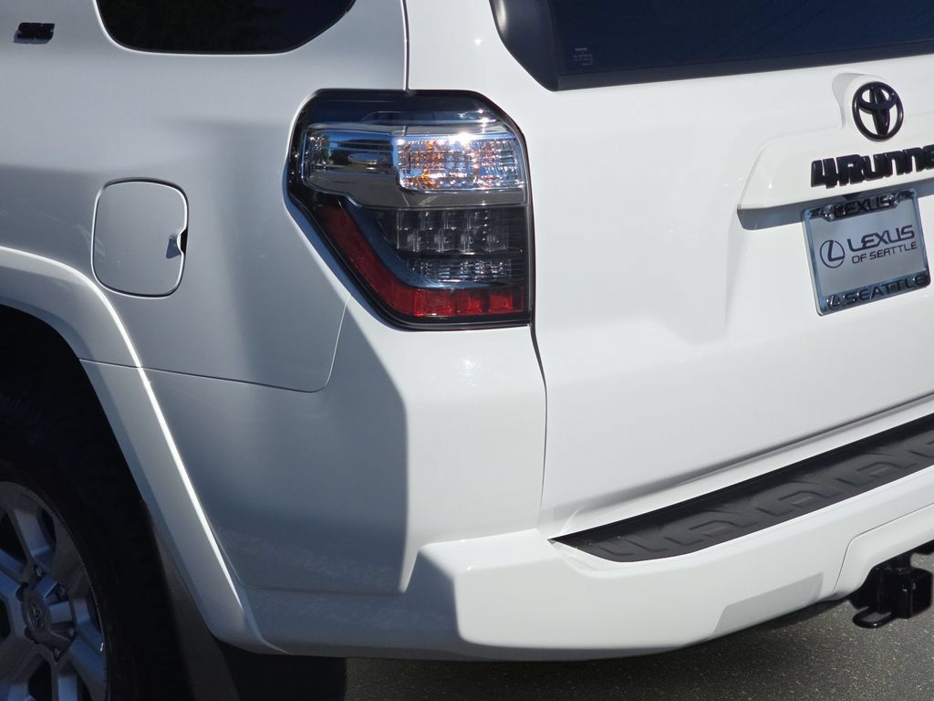 Used 2022 Toyota 4Runner SR5 Premium w/ Moonroof Package AWD/4WD image 37