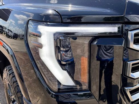 Used 2024 GMC Sierra 2500 AT4 w/ AT4 Premium Plus Package AWD/4WD image 33