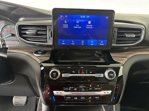 Used 2022 Ford Explorer Limited w/ Equipment Group 301A RWD image 15