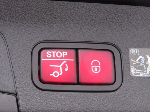 Certified 2025 Mercedes-Benz GLS 450 4MATIC image 28