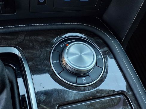 Used 2023 Nissan Armada Platinum w/ Captain's Chairs Package image 21