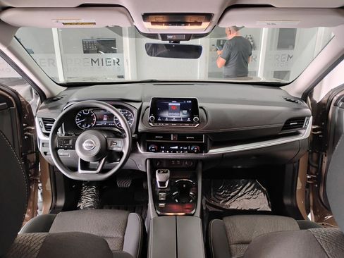 Used 2024 Nissan Rogue SV FWD image 21
