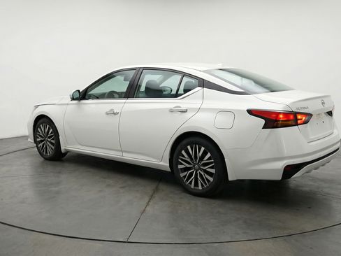 Used 2025 Nissan Altima 2.5 SV image 6
