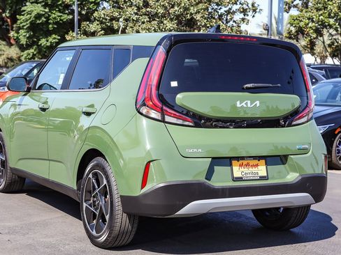 Used 2023 Kia Soul EX image 11