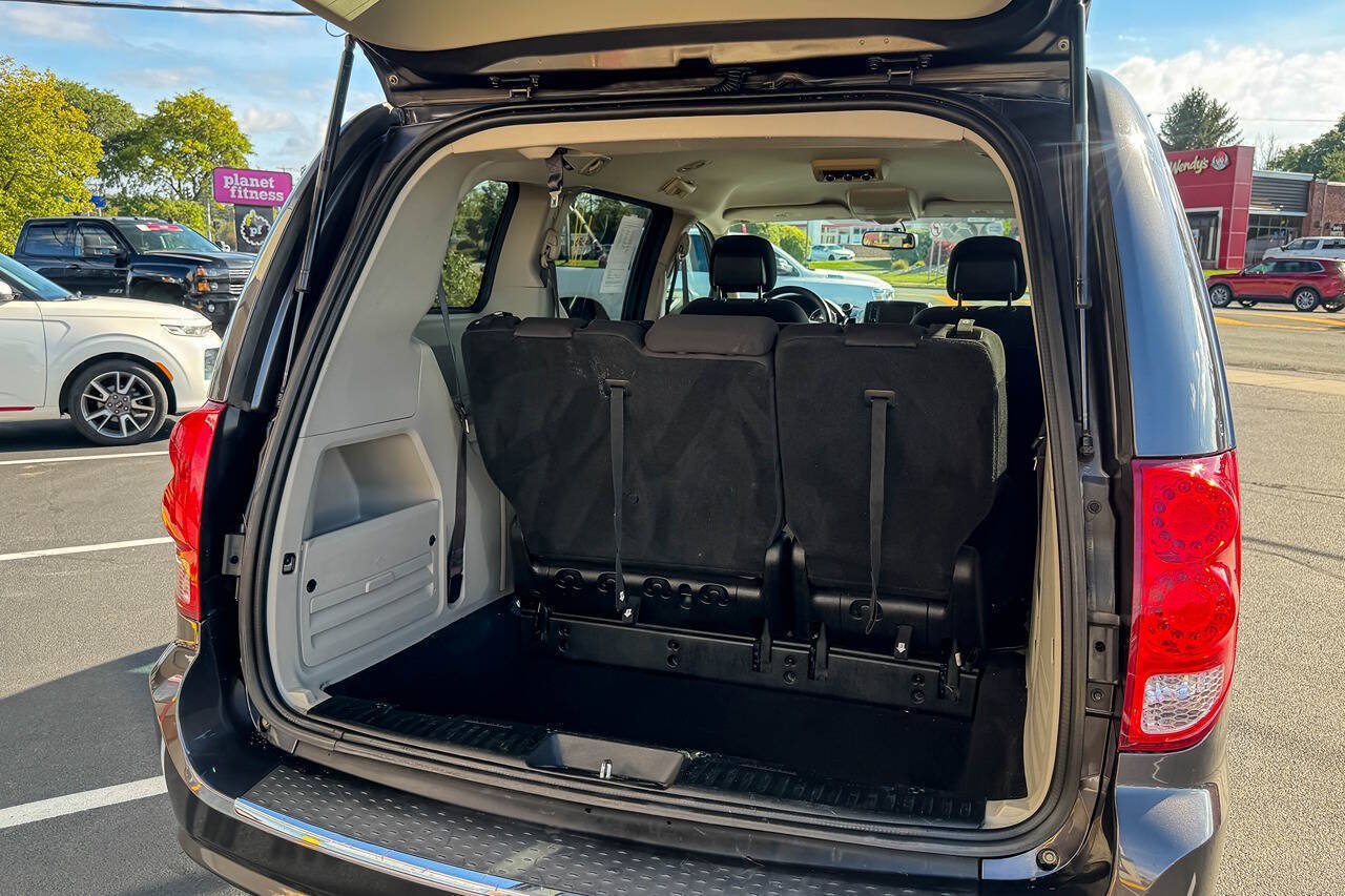 Used 2017 Dodge Grand Caravan SE w/ Power Window Group FWD image 14