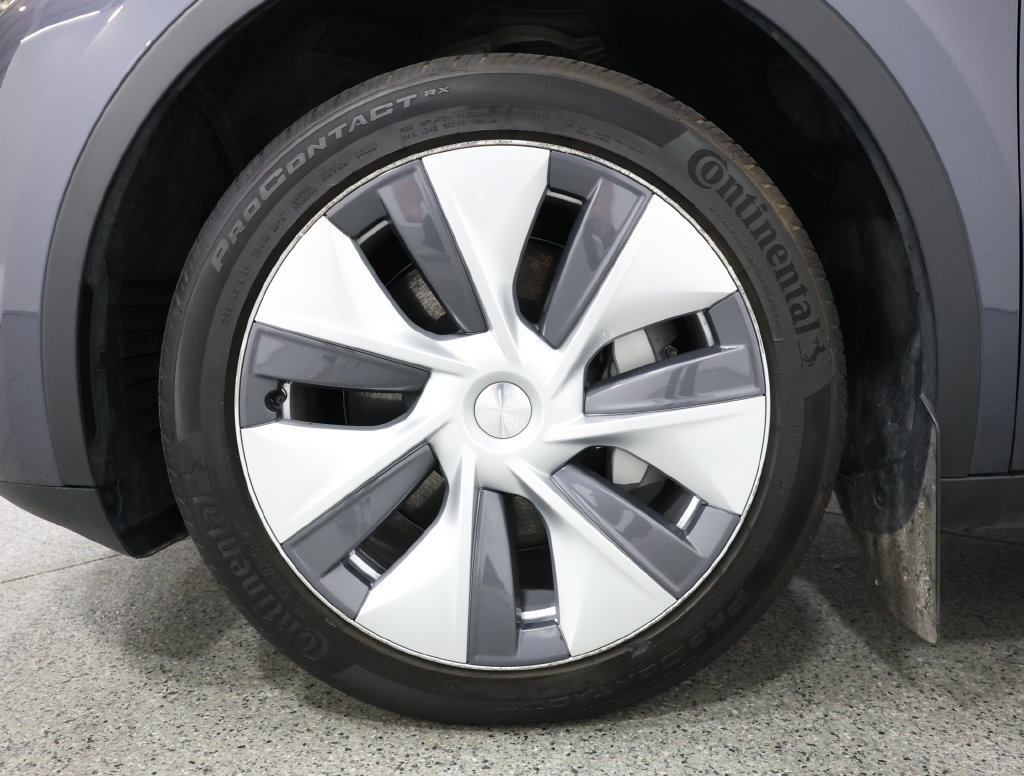 Used 2023 Tesla Model Y 2WD image 5