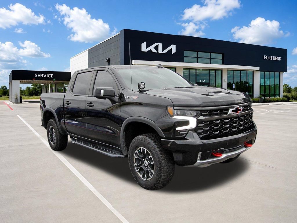 Used 2025 Chevrolet Silverado 1500 ZR2 w/ Technology Package AWD/4WD image 3