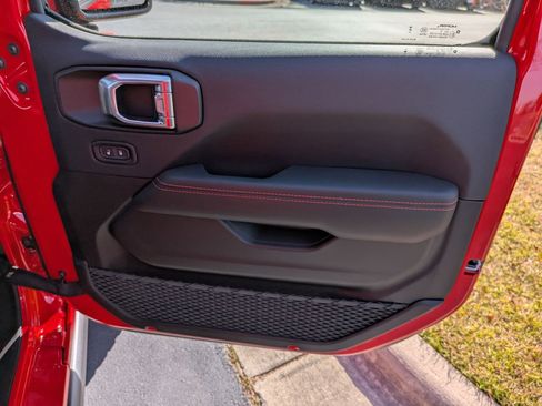 New 2026 Jeep Wrangler Unlimited Rubicon w/ Steel Bumper Group image 36