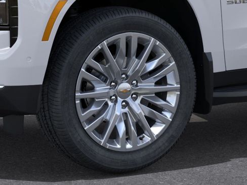 New 2026 Chevrolet Suburban LT w/ Comfort Package AWD/4WD image 9