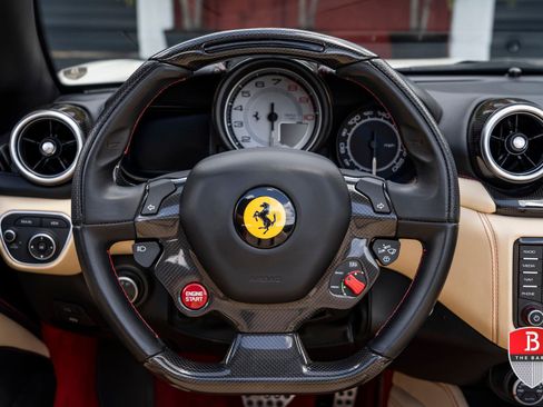 Used 2017 Ferrari California T RWD image 31