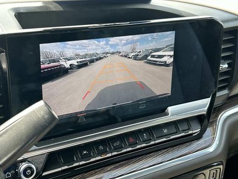 Used 2022 GMC Sierra 1500 SLE image 34