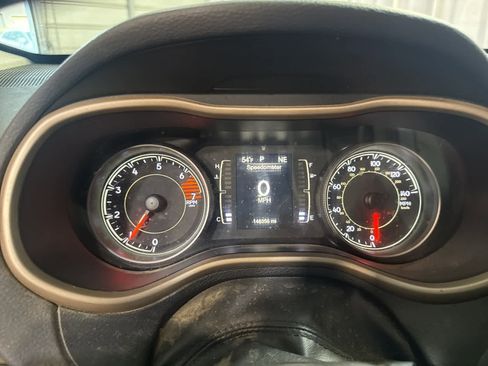 Used 2018 Jeep Cherokee Latitude w/ Altitude Package image 18