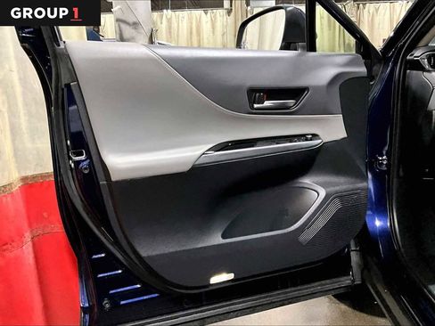 Certified 2021 Toyota Venza LE image 21