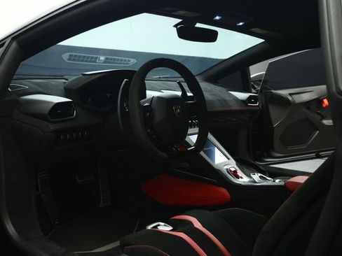 Used 2022 Lamborghini Huracan STO RWD image 36
