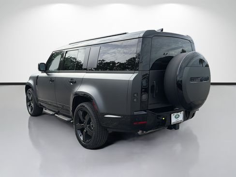 New 2026 Land Rover Defender 130 X-Dynamic SE AWD/4WD image 3