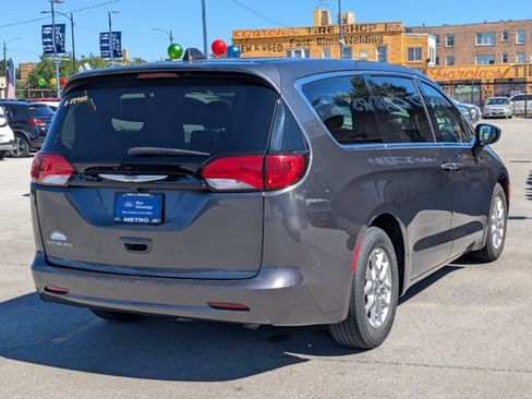 Used 2023 Chrysler Voyager LX FWD image 4