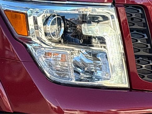 Used 2019 Nissan Titan PRO-4X image 17