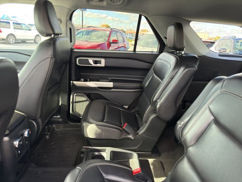 Used 2021 Ford Explorer XLT w/ Equipment Group 202A image 33