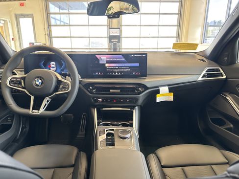 Used 2025 BMW 330i xDrive Sedan w/ M Sport Package image 18