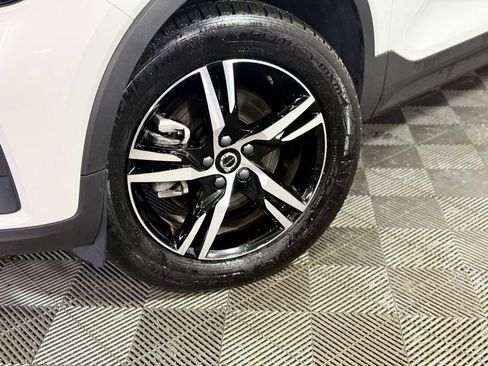 Used 2025 Volvo XC40 B5 Core w/ Protection Package Premier AWD/4WD image 2