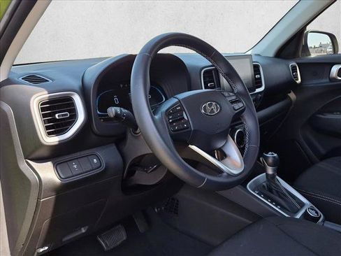 Used 2023 Hyundai Venue SEL FWD image 10