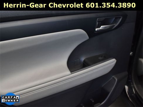 Used 2023 Toyota Highlander XLE image 17