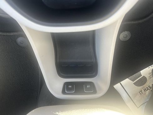 Used 2021 Chrysler Pacifica Touring-L image 29