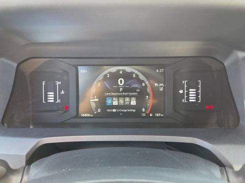 Used 2025 Toyota 4Runner SR5 AWD/4WD image 30