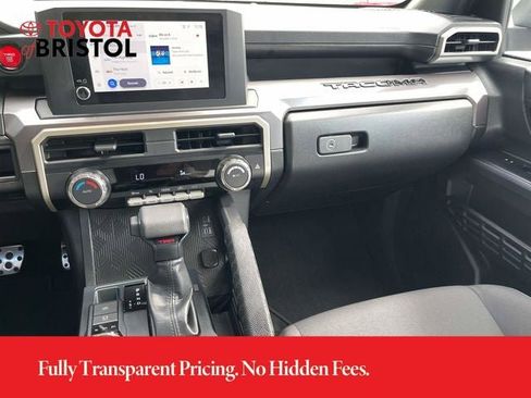 Used 2025 Toyota Tacoma TRD Sport AWD/4WD image 15
