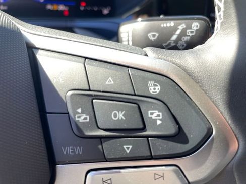New 2024 Volkswagen Taos SE image 18