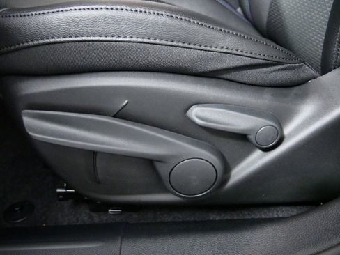 Used 2024 Jeep Compass Latitude image 34