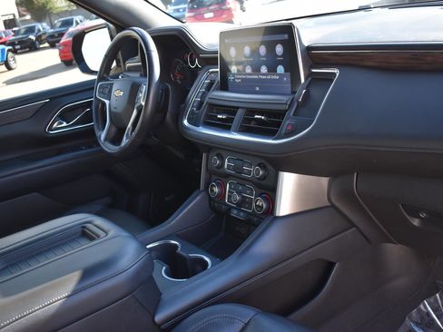 Used 2021 Chevrolet Suburban LT image 12