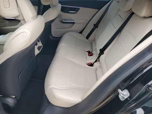 Used 2025 Mercedes-Benz C 300 4MATIC Sedan image 27