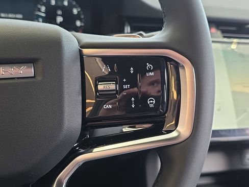 New 2026 Land Rover Discovery Sport Landmark AWD/4WD image 17